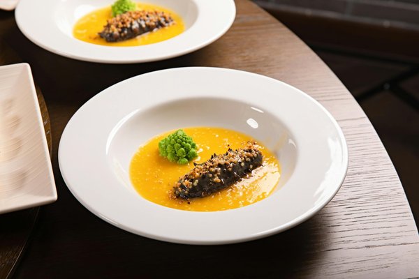 Come si realizza una frittura di paranza croccante con calamari e gamberetti?